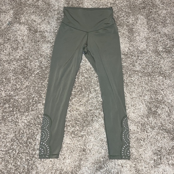 aerie Pants - EUC Aerie Chill Play Move High Rise Laser-Cut 7/8 Leggings Size Medium
